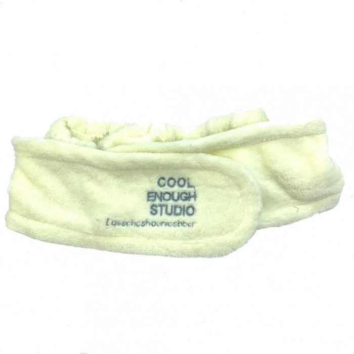 Headband for cosmetic procedures with inscription, white.